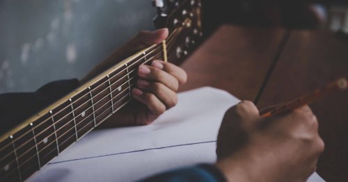 Как научиться играть на гитаре с нуля: рассказываем