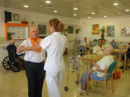 В израильском доме престарелых 91-летней пациентке дали вибратор в ответ на жалобы