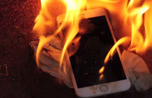 Житель Британии пострадал от взрыва iPhone 7 в его руках