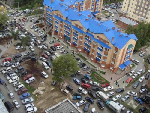 Мэр Сургута поинтересовался у горожан об отношении к платным парковкам