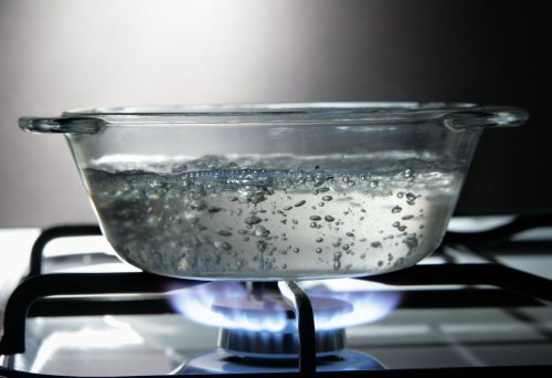 Ученые назвали 4 причины пить теплую воду вместо холодной