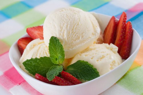 Ученые рассказали о пользе ежедневной порции мороженого на завтрак