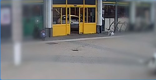 Видео: В Нидерландах мужчина на автомобиле заехал в супермаркет и разнёс банкомат