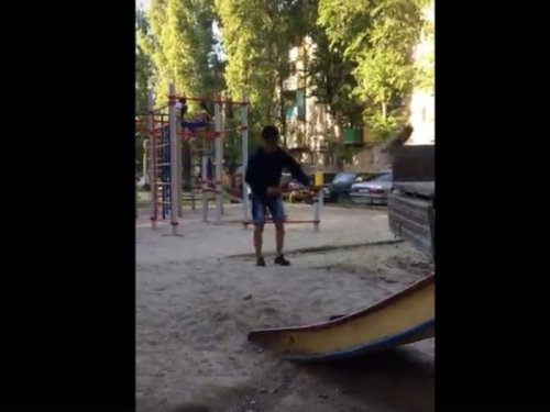 В Саратове полиция установила личности людей, вывозивших песок с детской площадки