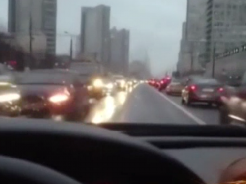 Полиция изучает видео с объездом пробки по «выделенке» на Новом Арбате