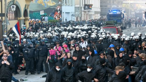 В Гамбурге полиция сообщает о баррикадах и беспорядках на саммите G20