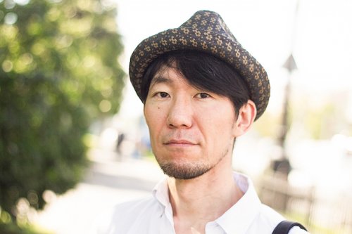 Голый фокусник из Японии шокирует публику своими видео