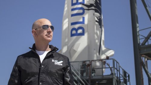 Глава Blue Origin показал подписчикам фабрику по производству тяжелых ракет