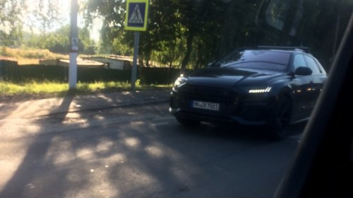 Кроссовер Audi Q8 проходит дорожные тесты в России