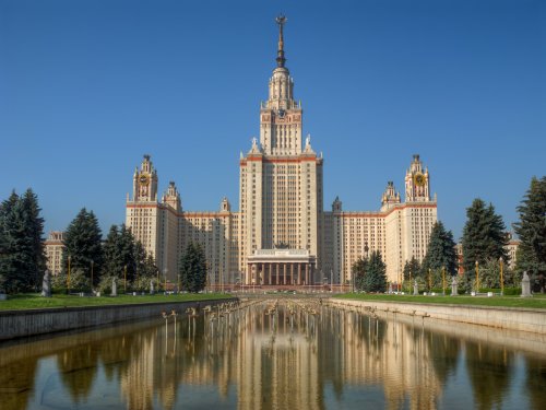 В Москве МГУ предложило не поступившим абитуриентам перебраться в филиал Еревана