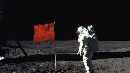 Космонавтов из СССР признали лунными пионерами