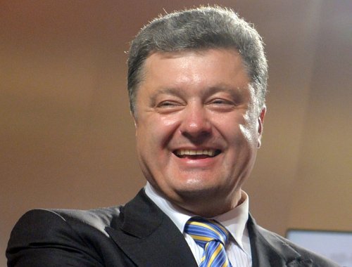 Украинские активисты пригрозили утопить Порошенко в золотом унитазе