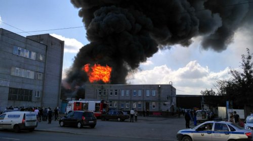 В Санкт-Петербурге произошел пожар на склад с химикатами