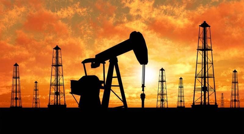 Дорожающая нефть опустила доллар ниже 60 рублей