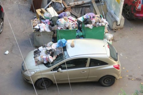 Автомобилистов Челябинска призывают не препятствовать вывозу мусора