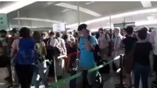 Из-за забастовки персонала в аэропорту Барселоны образовалась очередь