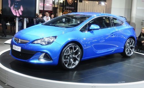 Компания Opel начала работу над "заряженной" версией Astra OPC