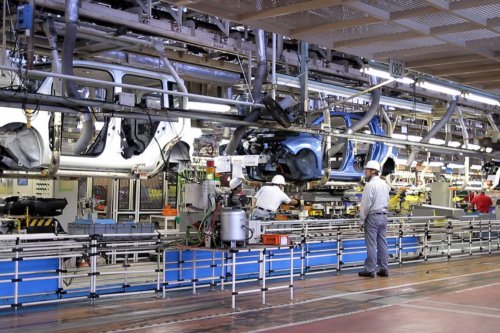 Завод Nissan в Петербурге снова начал работу после летних каникул