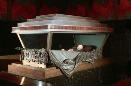 Интернет шокировало видео, на котором оживает мумия Ленина