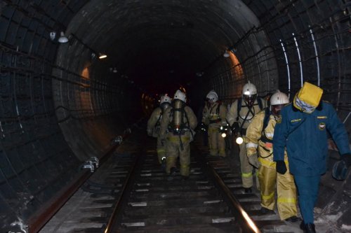 В Лондоне пассажиров эвакуировали со станции метро при задымлении вагона