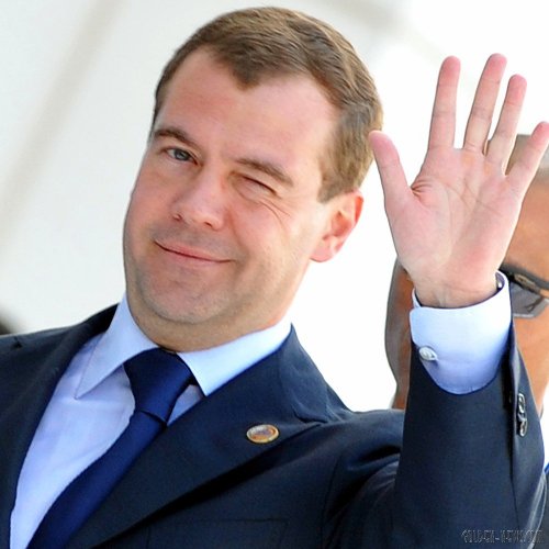 Медведев поздравил строителей с профпраздником