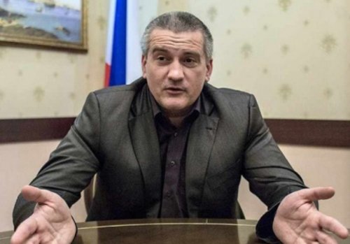 Аксенов объяснил причину маленьких зарплат учителей и врачей в Крыму