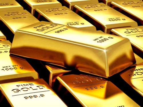 Золото становится дешевле из-за ослабления геополитической напряженности