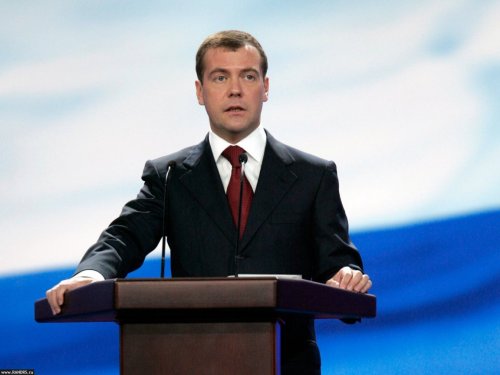 Дмитрий Медведев разрешил институтам самостоятельно присуждать научную степень