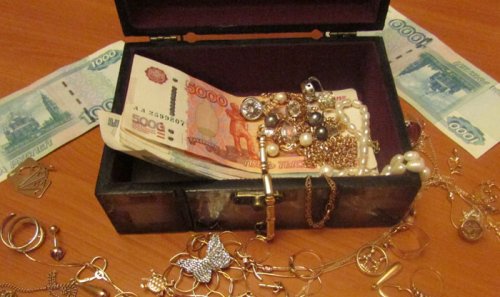 В Новой Москве из частного дома украли шубы, драгоценности и валюту на 2 млн