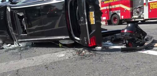 В Нью–Йорке в пожарную машину врезался семейный автомобиль