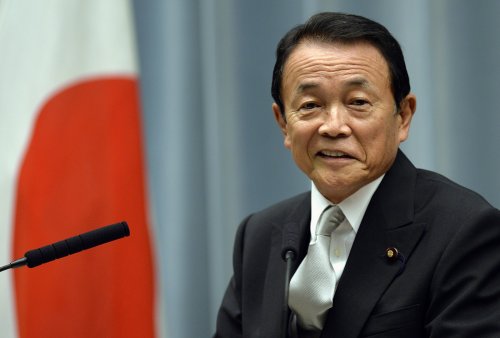 Министр финансов Японии вновь извинился за любовь к Гитлеру