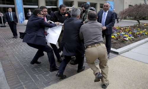 Охранники Эрдогана обвиняются в атаке на протестантов в США