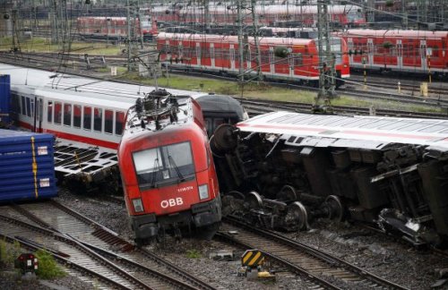 Свыше 20 человек разбились при столкновении поездов в Польше