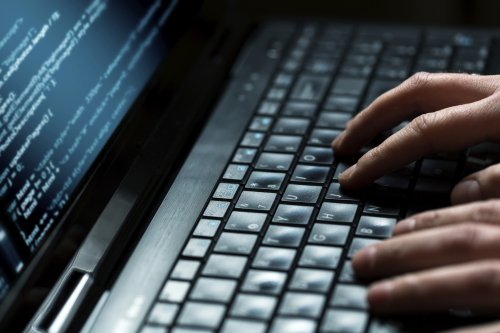 Хакер в Москве украл с платежного терминала компании 1,5 млн рублей
