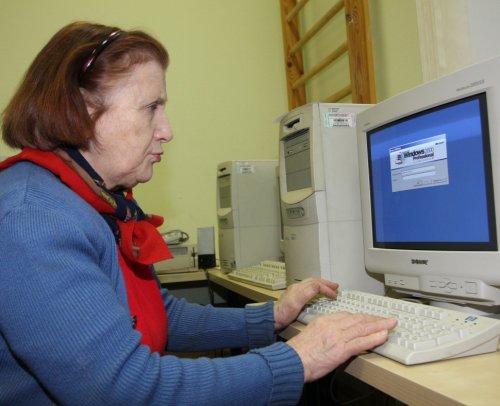 Для пенсионеров оборудуют Wi-Fi в столичных пансионатах для пожилых людей
