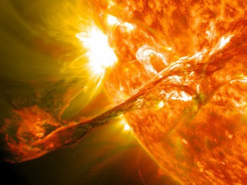 Ученые определили причину мощнейших вспышек на Солнце