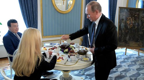 Путин вручил Кобзону картину «Шахтёрская песня» на юбилей