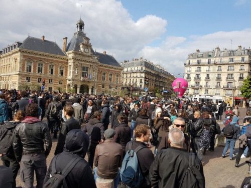 Появилась прямая трансляция акции протеста в Париже