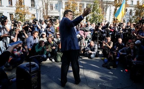 Саакашвили рассказал своим сторонникам о складе с наличными в администрации Порошенко