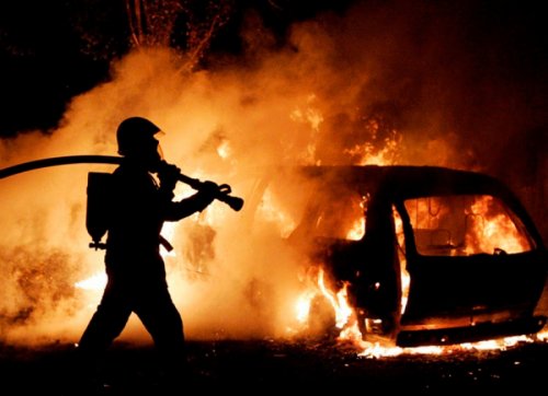 На севере Петербурга сгорело три автомобиля