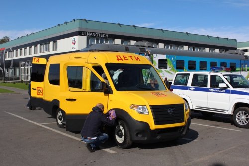 В сети опубликовали первые фото нового микроавтобуса УАЗ