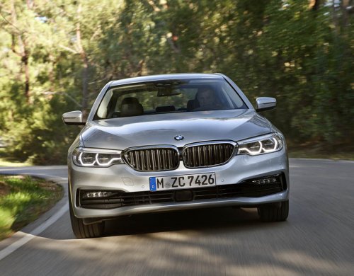 В 2018 году гибридные автомобили BMW получат беспроводную зарядку