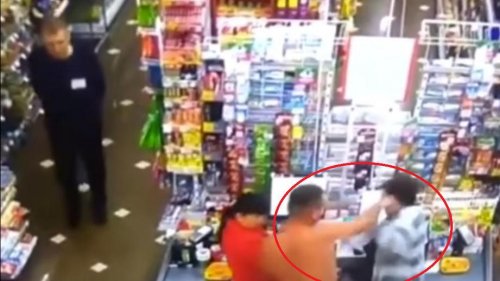 Сеть «взорвал» охранник супермаркета, который наблюдал за ограблением