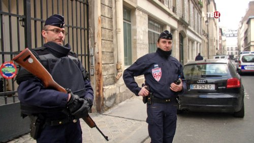 Во Франции задержали россиянина за попытку подкупа полицейских