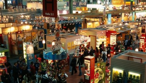 Самая большая книжная ярмарка открывается во Франкфурте