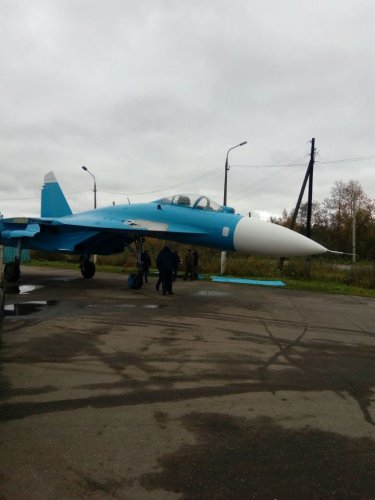 Памятник истребителю Су-27 установлен в Тверской области