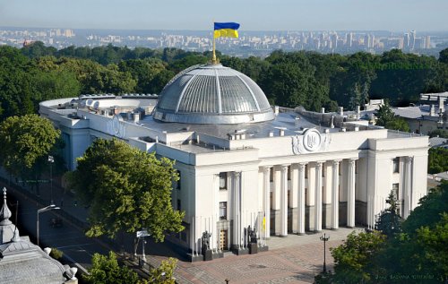 У здания Верховной Рады в Киеве собираются митингующие