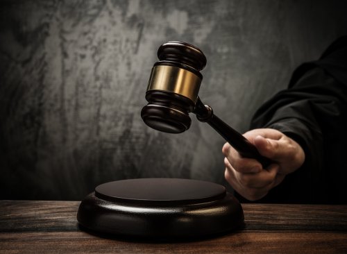 В США суд оправдал мужчину за изнасилование собственной жены