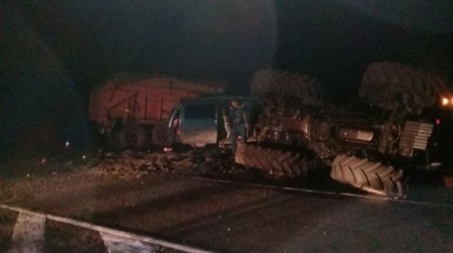 В Оренбургской области после столкновения трактора с микроавтобусом погибло три человека