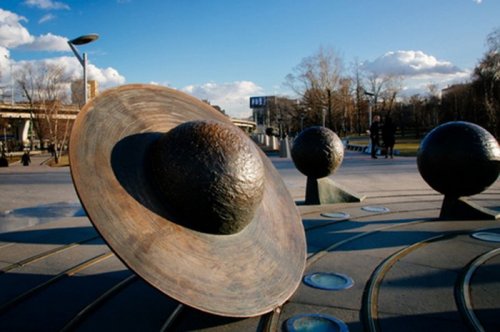 В Москве на ВДНХ  похитили металлические орбиты планет, стоимостью 5,6 млн рублей